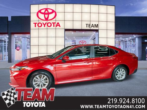 Used 2025 Toyota Camry LE FWD image 1