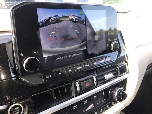 Used 2022 Nissan Pathfinder SL image 17