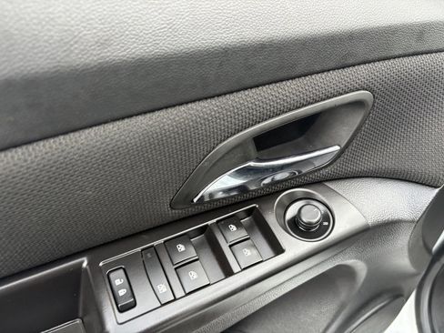 Used 2016 Chevrolet Cruze LT image 37