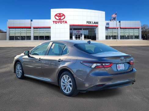 Used 2022 Toyota Camry LE image 3