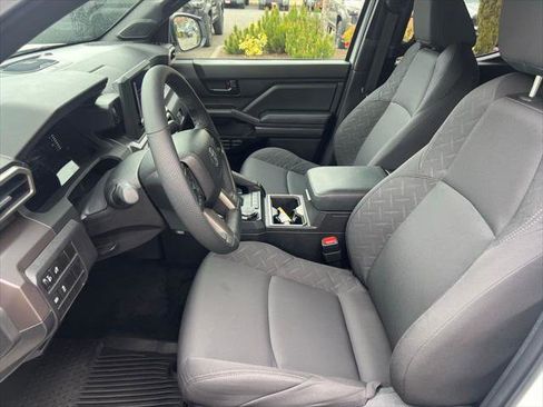 Certified 2025 Toyota Tacoma SR5 AWD/4WD image 13