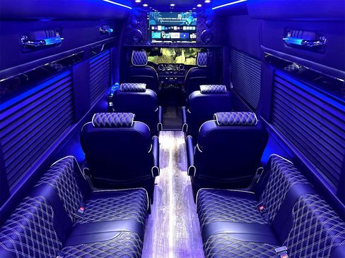 Used 2024 Mercedes-Benz Sprinter 3500 image 32