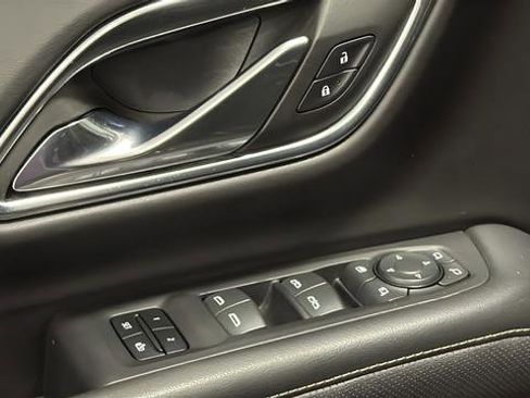 Used 2023 GMC Yukon XL SLT w/ SLT Premium Package image 21