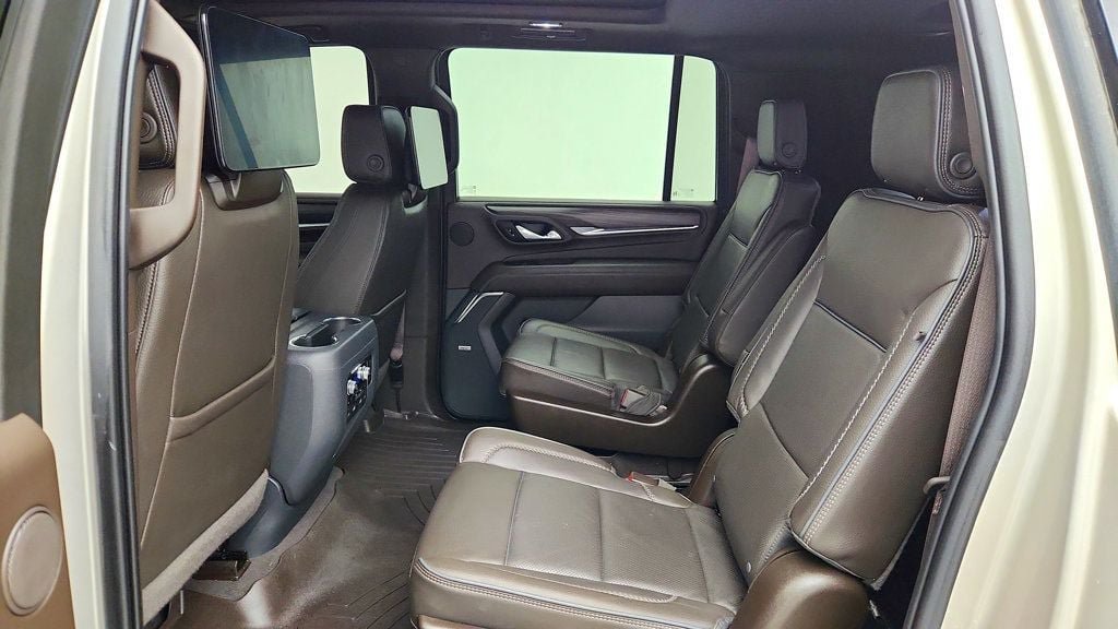 Used 2023 GMC Yukon XL Denali w/ Denali Reserve Package AWD/4WD image 22