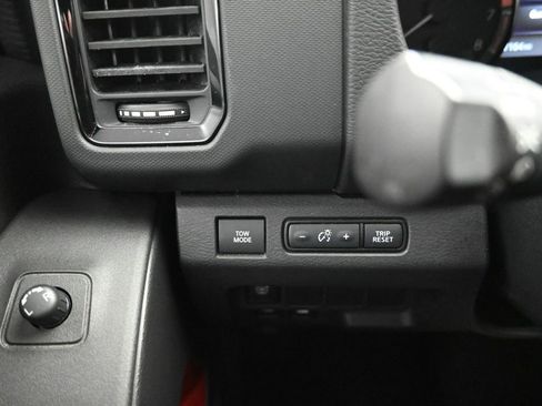 Used 2023 Nissan Frontier PRO-4X w/ Technology Package image 21