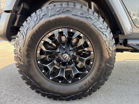 Used 2018 Jeep Wrangler Unlimited Sahara w/ Quick Order Package 24M Moab image 13