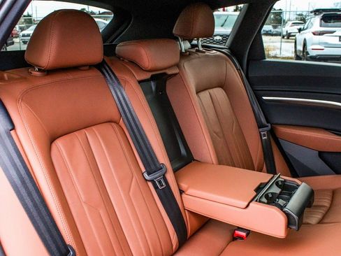 Used 2022 Audi e-tron Premium w/ Convenience Plus Package image 40