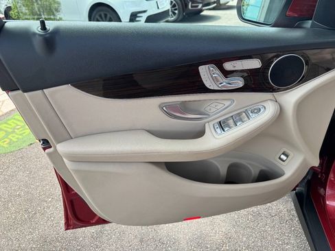 Used 2019 Mercedes-Benz GLC 300 4MATIC image 41