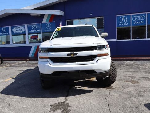 Used 2018 Chevrolet Silverado 1500 Custom w/ Custom Value Package AWD/4WD image 8
