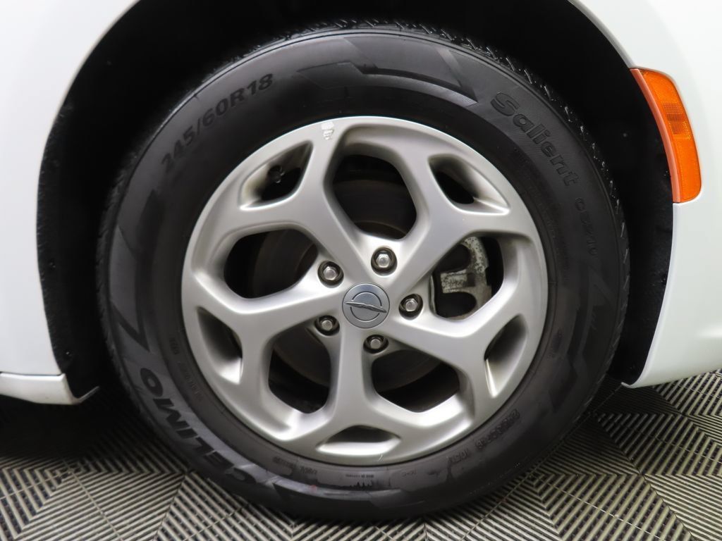 Used 2024 Chrysler Pacifica Limited FWD image 10