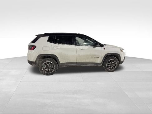 Used 2024 Jeep Compass Trailhawk image 3