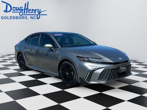 Used 2025 Toyota Camry SE w/ Convenience Package image 7