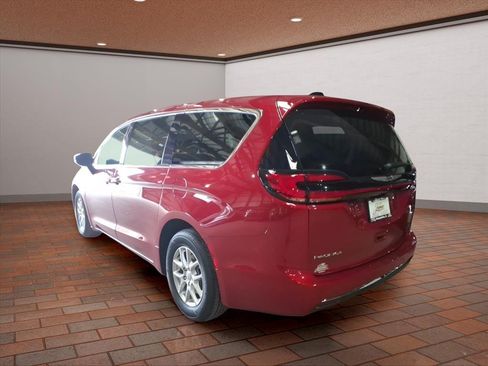 New 2026 Chrysler Pacifica Select FWD image 3