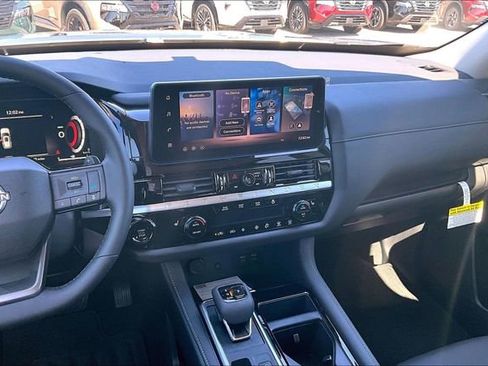 New 2026 Nissan Pathfinder SL image 6