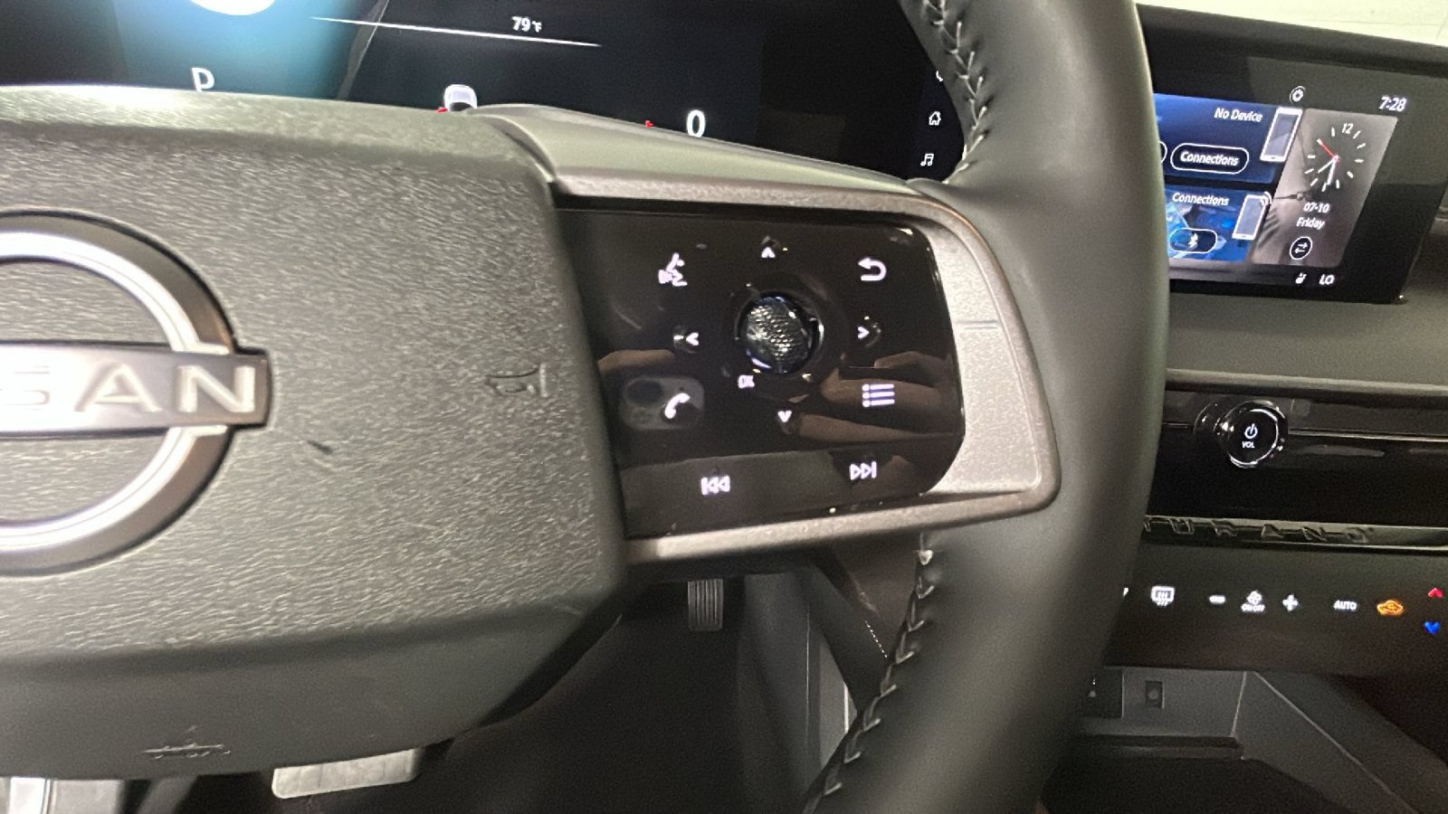 Used 2025 Nissan Murano SV FWD image 20