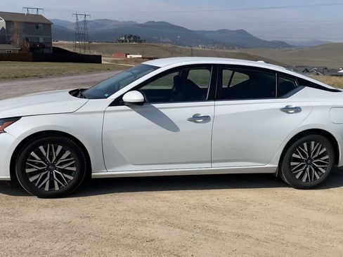 Used 2023 Nissan Altima 2.5 SV FWD image 5