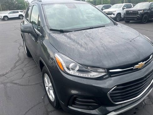 Used 2018 Chevrolet Trax LT w/ LT Convenience Package FWD image 4