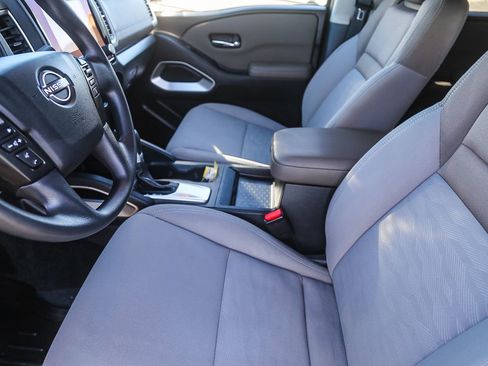 Used 2022 Nissan Frontier SV w/ Technology Package image 18