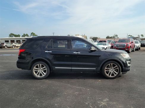 Used 2017 Ford Explorer Limited image 7
