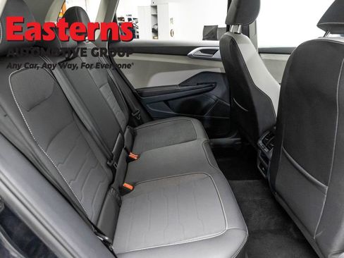 Used 2025 Volkswagen Taos SE FWD image 22