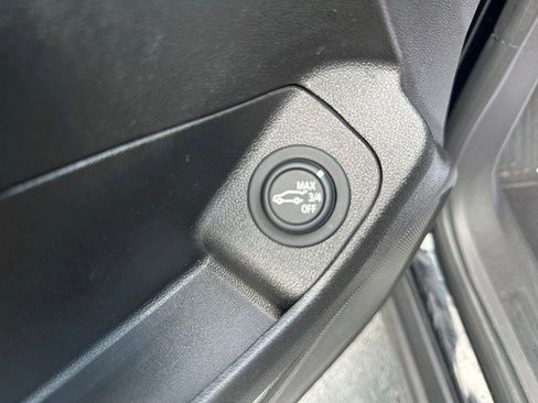 Certified 2024 GMC Terrain SLT image 17