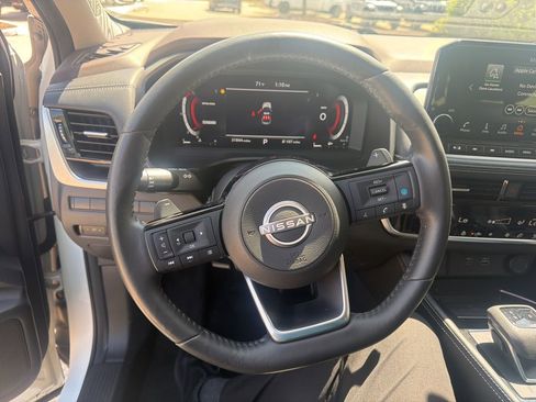 Used 2023 Nissan Rogue Platinum image 9