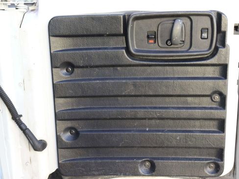 Used 2016 Chevrolet Express 2500 image 25