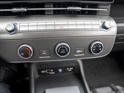 New 2026 Hyundai Kona SE AWD/4WD image 27