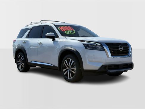 New 2025 Nissan Pathfinder Platinum w/ Cargo Package image 8