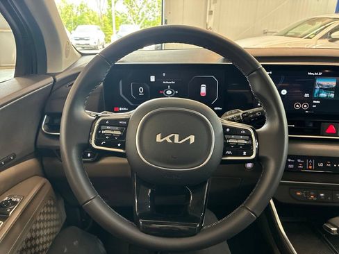 Certified 2026 Kia Carnival SX FWD image 23