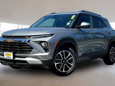 Used 2024 Chevrolet TrailBlazer LT FWD image 3