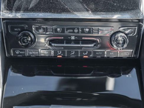 New 2025 Jeep Grand Cherokee Overland w/ Luxury Tech Group IV AWD/4WD image 24