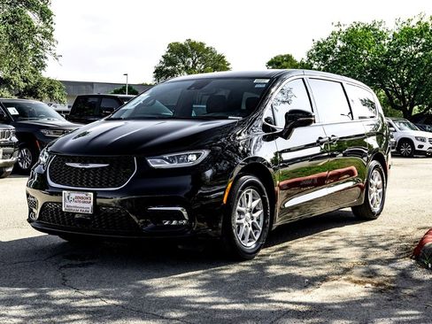 New 2026 Chrysler Pacifica Select image 6