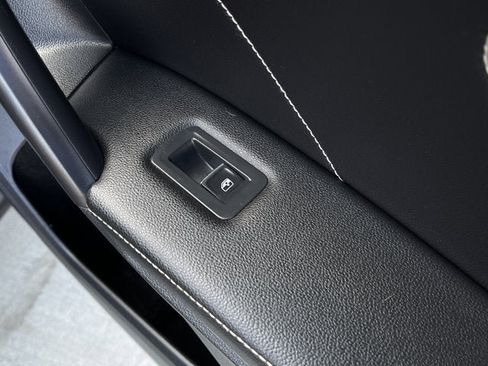 Used 2022 Volkswagen Tiguan SEL R-Line image 17