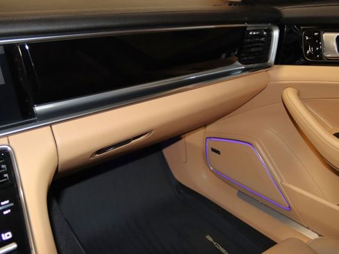 Used 2018 Porsche Panamera 4 image 68