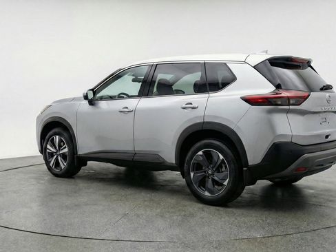 Used 2025 Nissan Rogue SV image 6