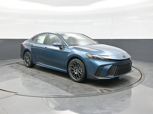 New 2026 Toyota Camry SE image 1