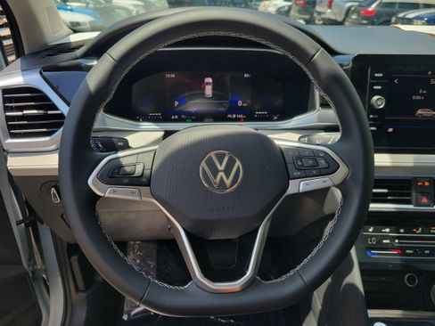 New 2026 Volkswagen Taos SE FWD image 30