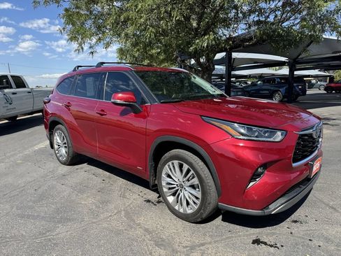 Used 2023 Toyota Highlander Platinum AWD/4WD image 3