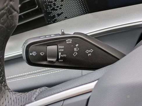New 2026 Volkswagen Tiguan SE R-Line FWD image 33