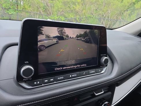 Certified 2025 Nissan Rogue SV FWD image 24