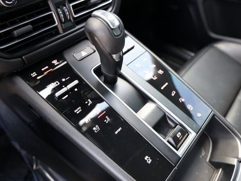 Used 2022 Porsche Macan image 22