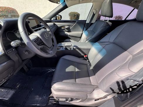 Used 2020 Lexus ES 300h w/ Premium Package image 11