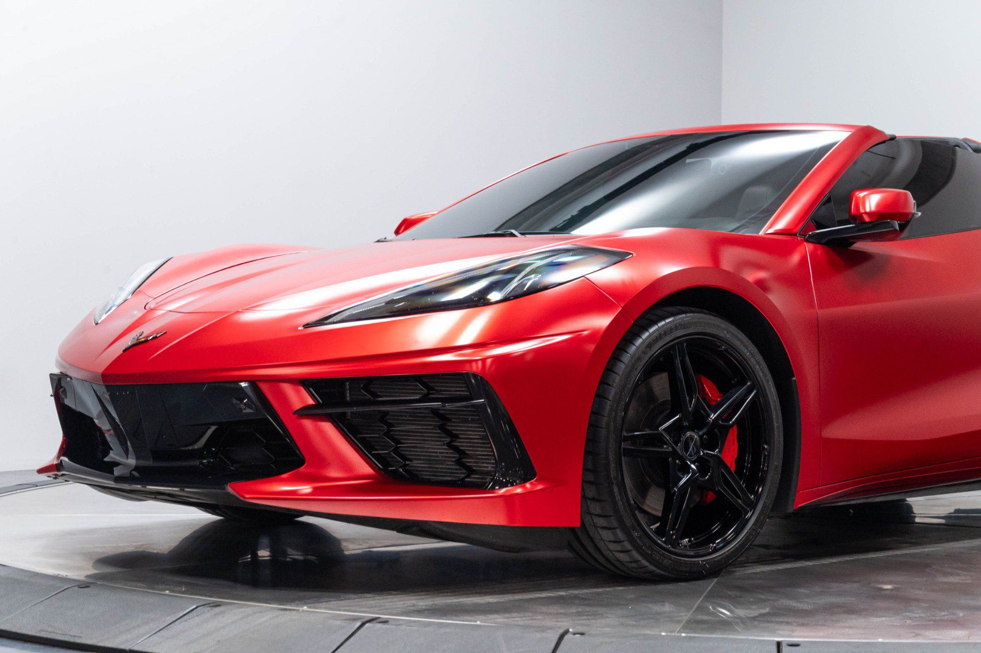 Used 2022 Chevrolet Corvette Stingray Coupe w/ 2LT w/ Z51 Performance Package RWD image 5
