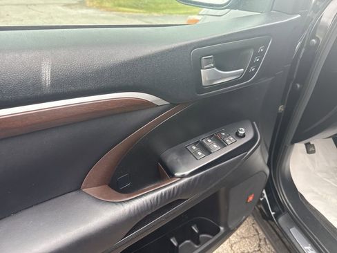 Used 2016 Toyota Highlander Limited image 54