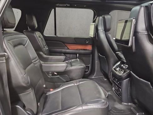 Used 2018 Lincoln Navigator L Reserve w/ Technology Package AWD/4WD image 21