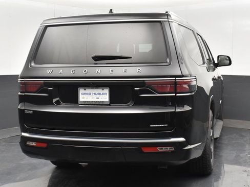 Used 2024 Jeep Wagoneer L Series III w/ Flexible Seating Group AWD/4WD image 18