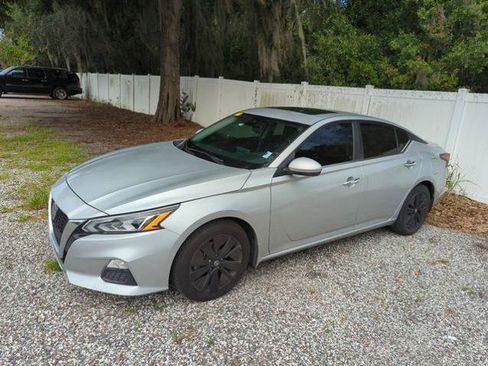 Certified 2021 Nissan Altima 2.5 SV w/ SV Premium Package FWD image 3