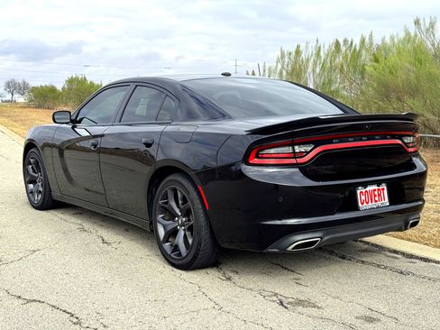 Used 2020 Dodge Charger SXT w/ Blacktop Package image 9
