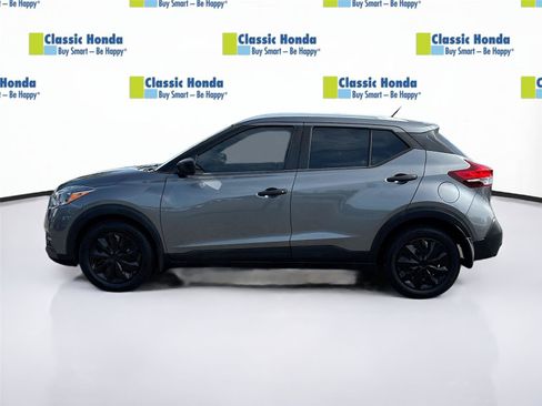 Used 2019 Nissan Kicks S FWD image 4